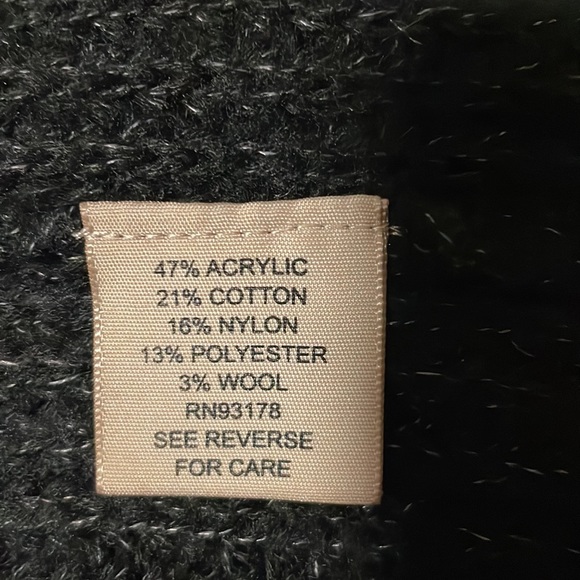 Cozy loose turtleneck sweater. - Picture 3 of 4